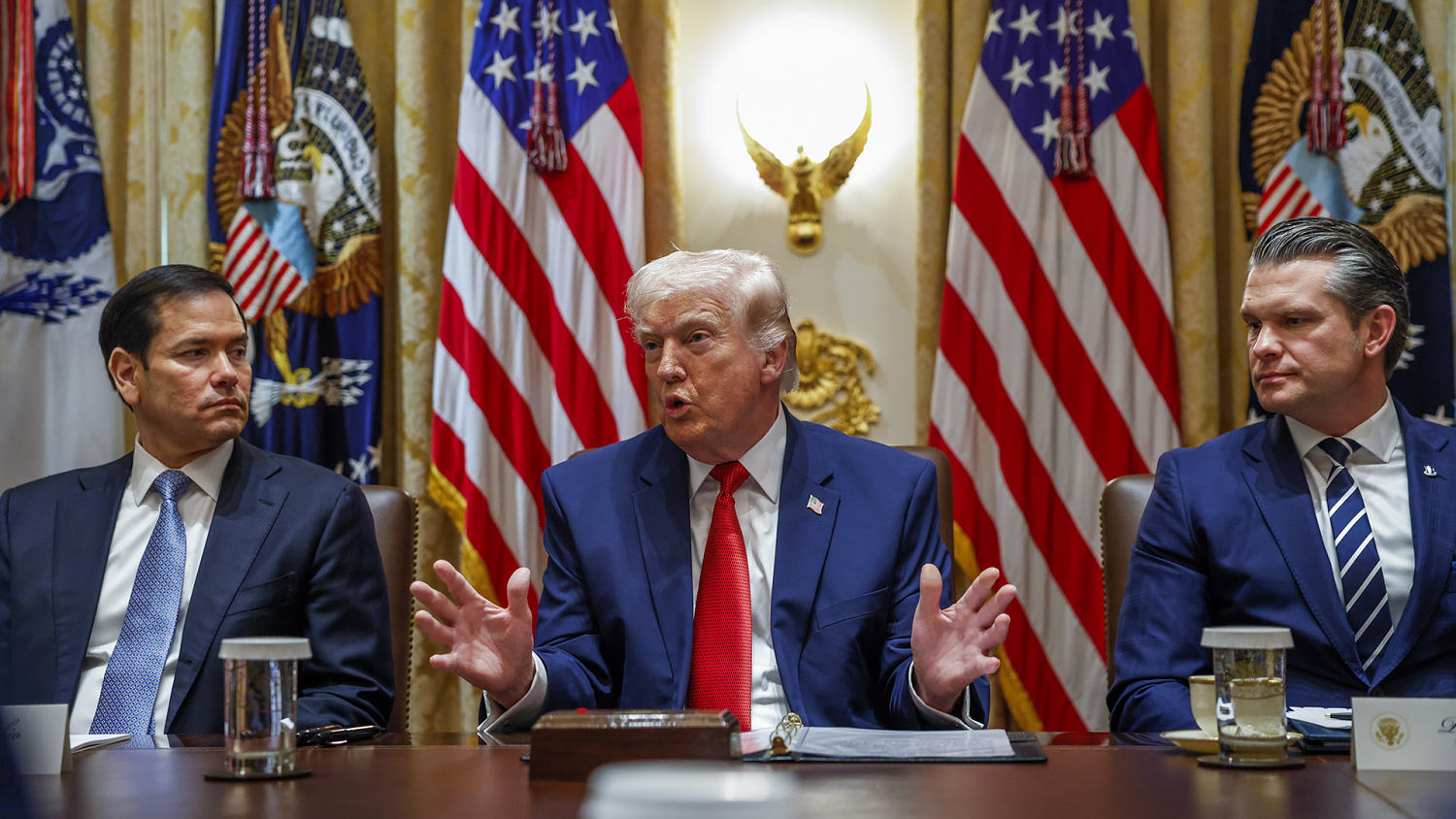Trump holds a Cabinet meeting