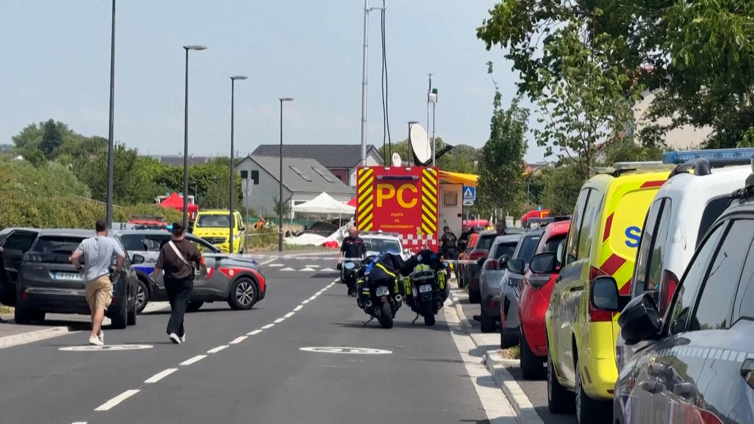 Eleven people killed in parachutist plane crash in France