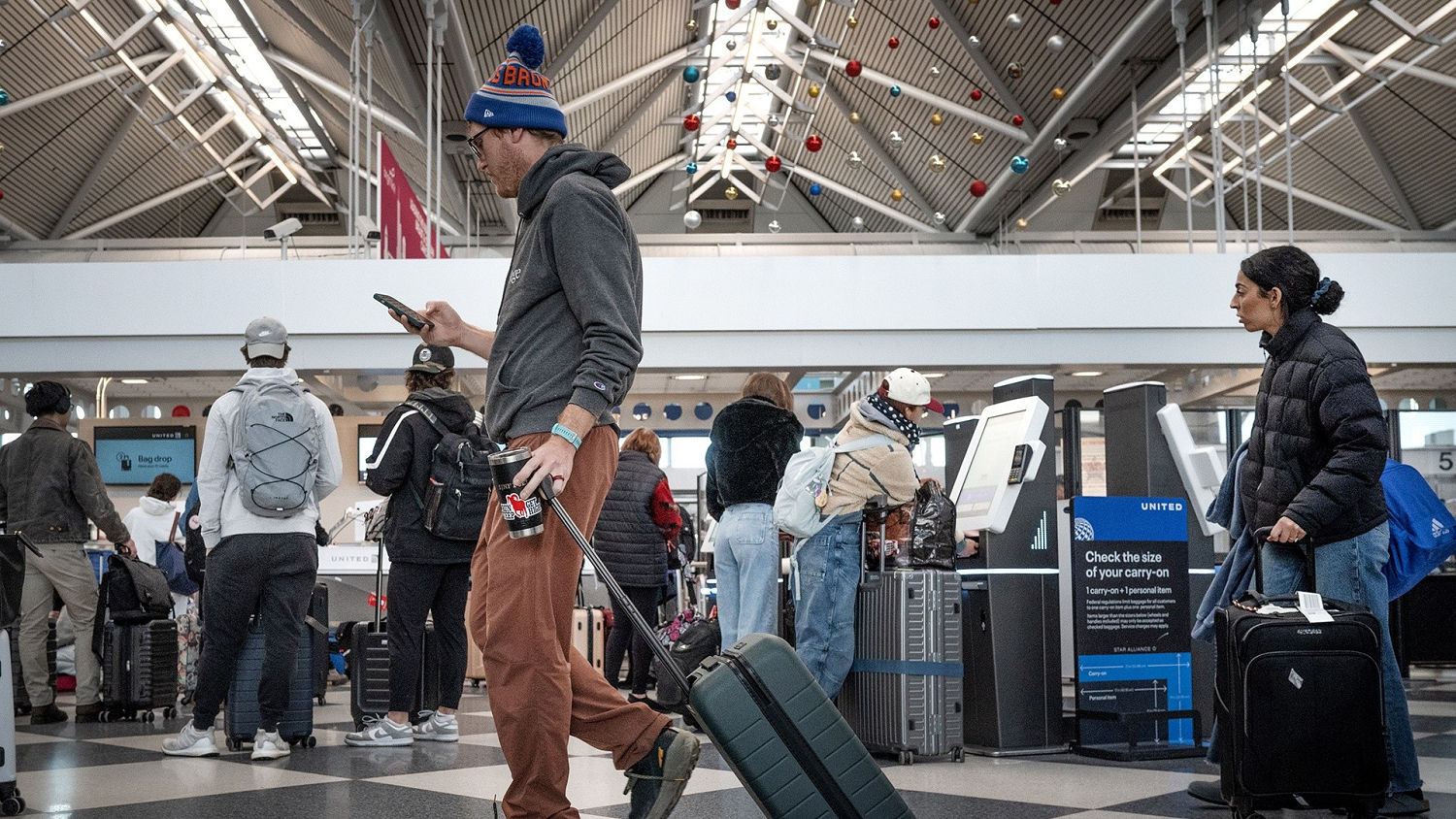 How to Be a Tech-Savvy Traveler to Save Time and Money