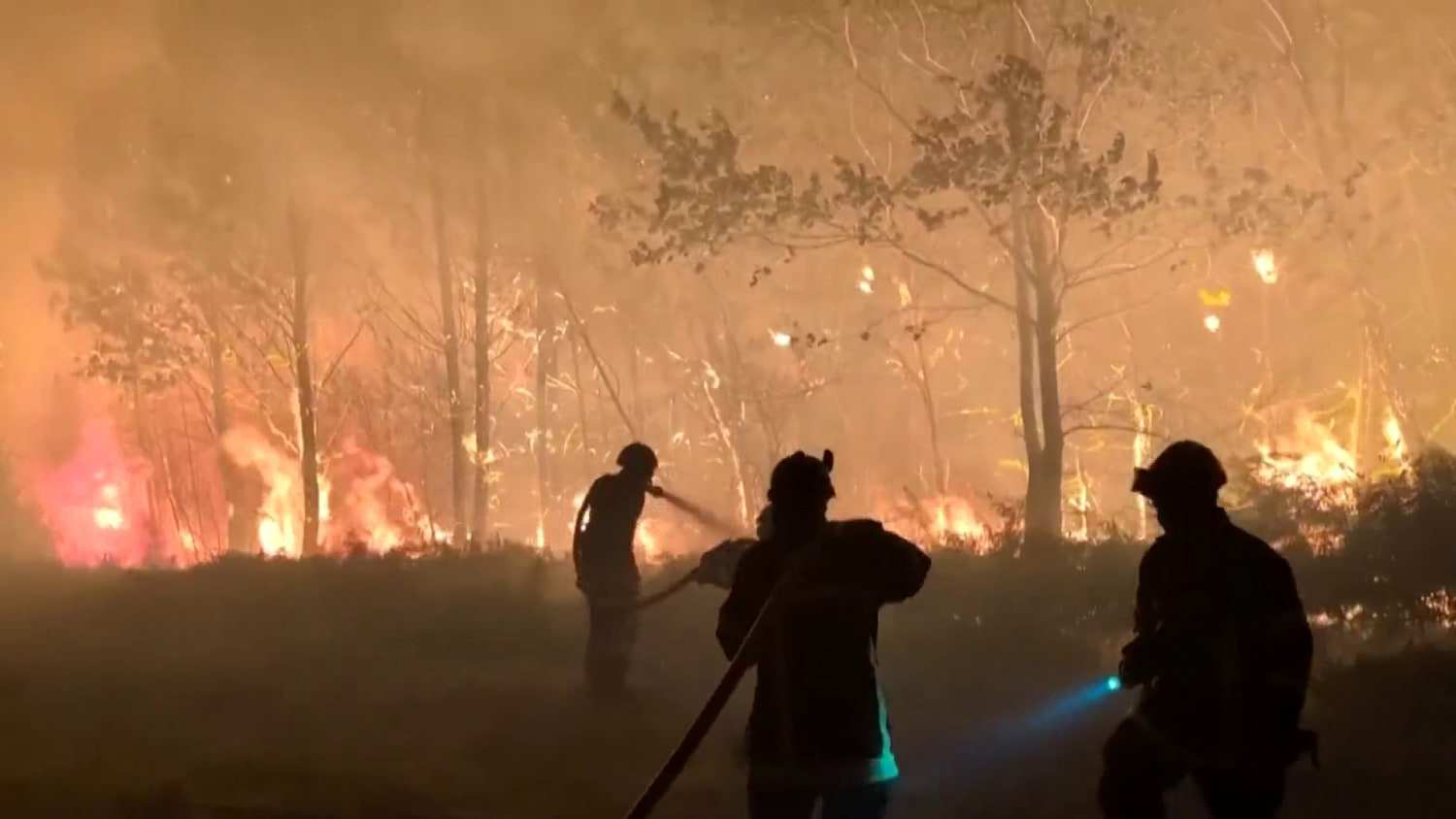 Thumbnail for Hundreds of thousands race to escape wildfires in France and Spain