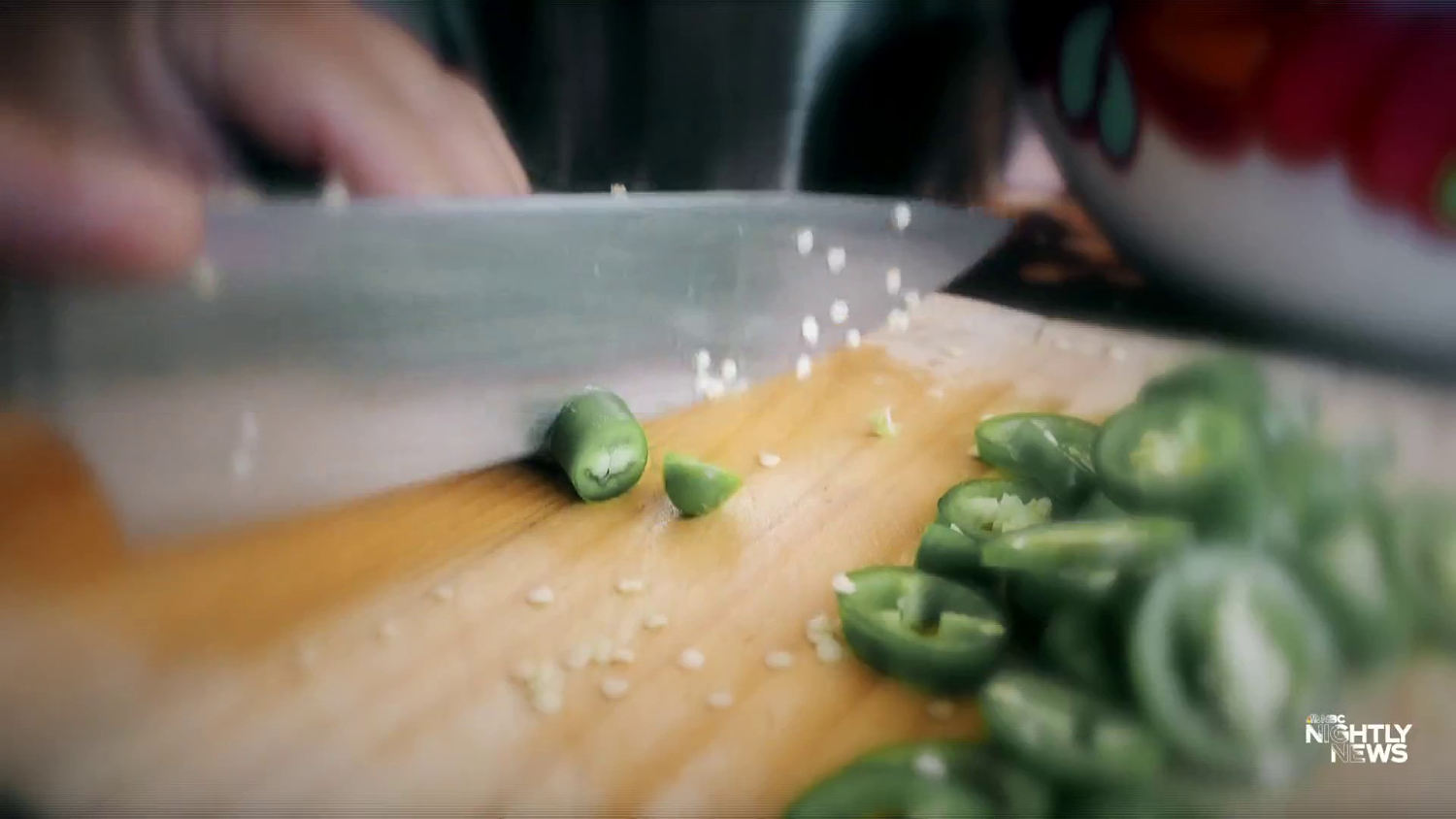 Chipotle removes jalapeños over salmonella concerns​Chipotle removes jalapeños over salmonella concerns 