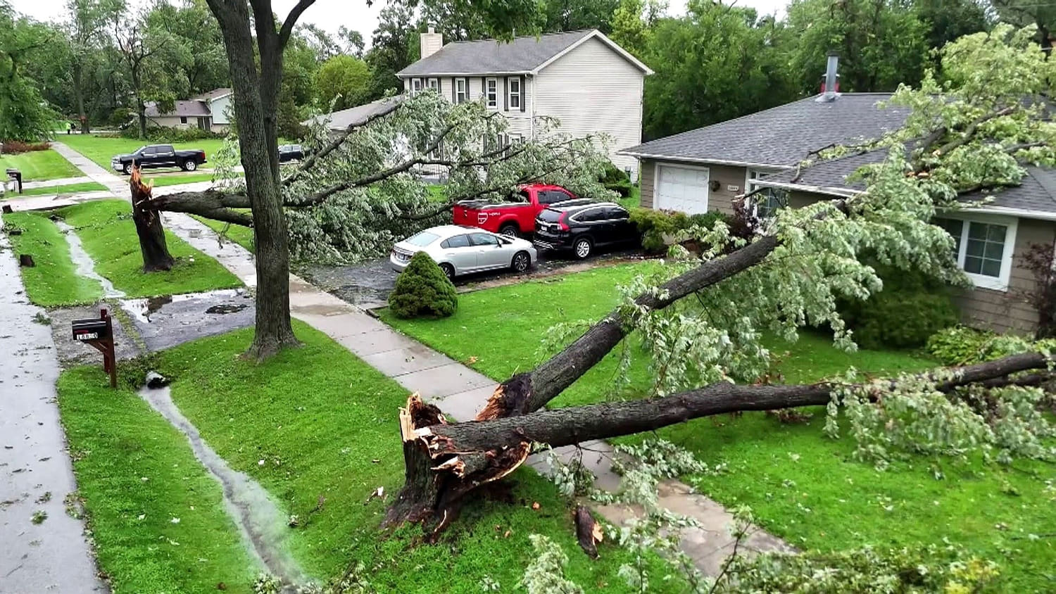Tornadoes, Dangerous Winds and Heavy Rain Pummel Midwest