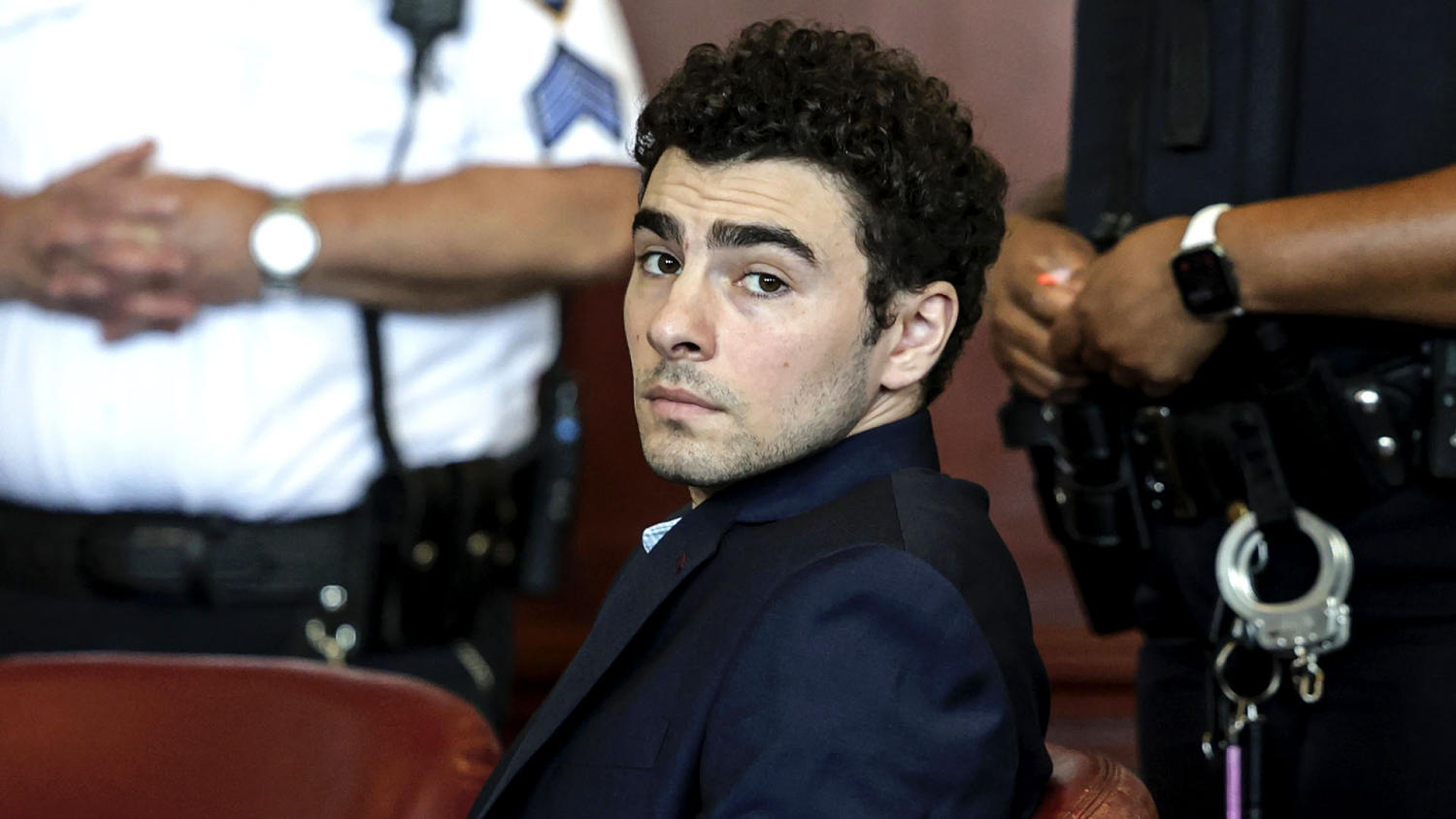 Mangione could plead guilty in federal case ahead of NY murder trial - image 9