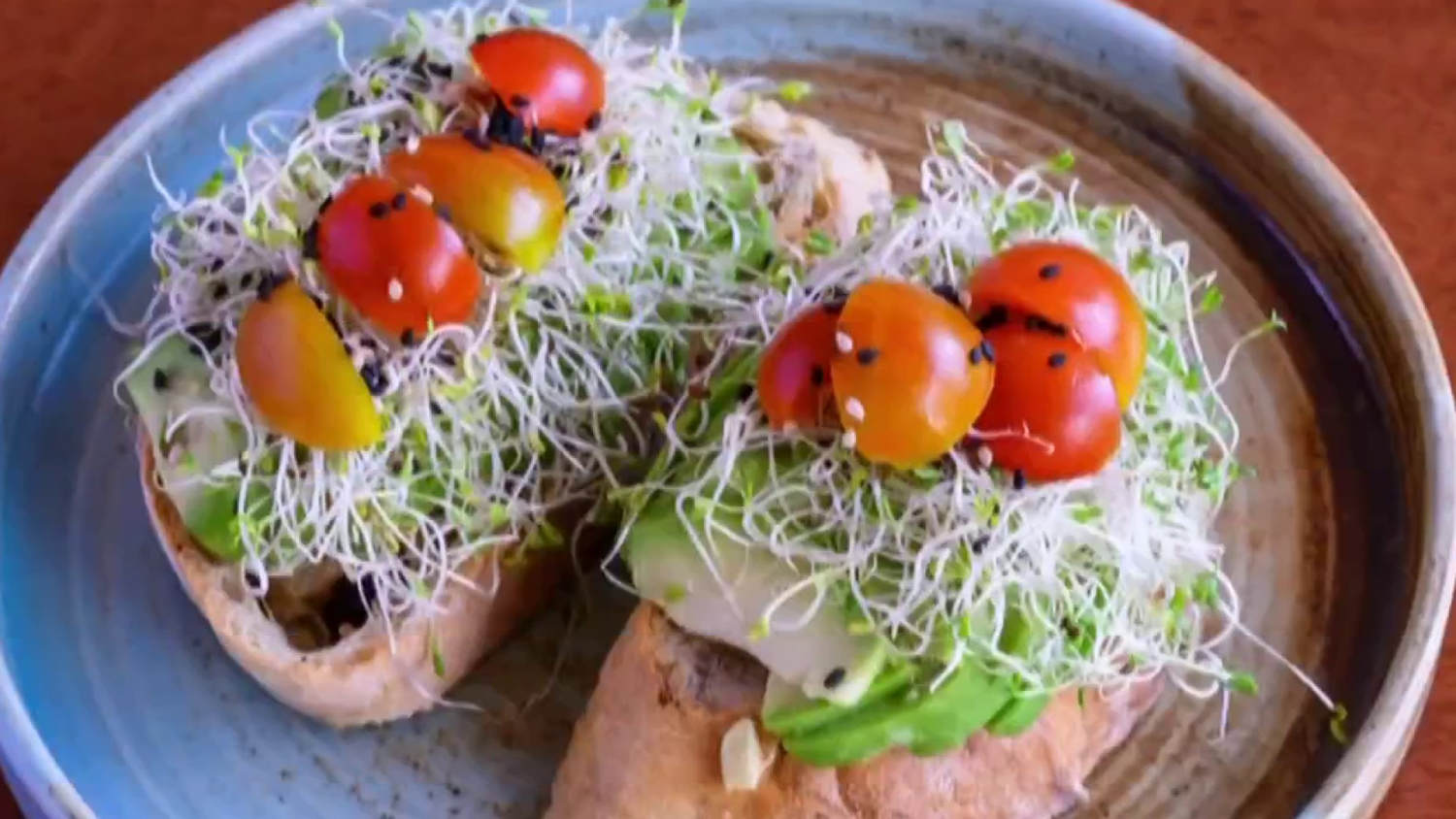 CDC investigates cases of salmonella and E.coli linked to alfalfa sprouts​CDC investigates cases of salmonella and E.coli linked to alfalfa sprouts 