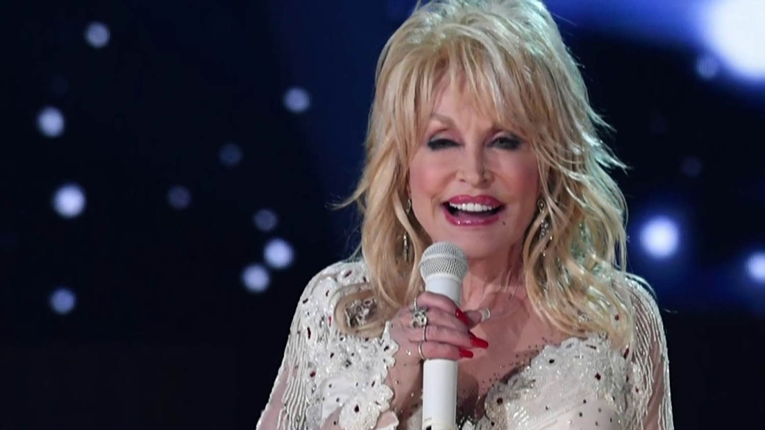 Fans and fellow artists post tributes to Dolly Parton