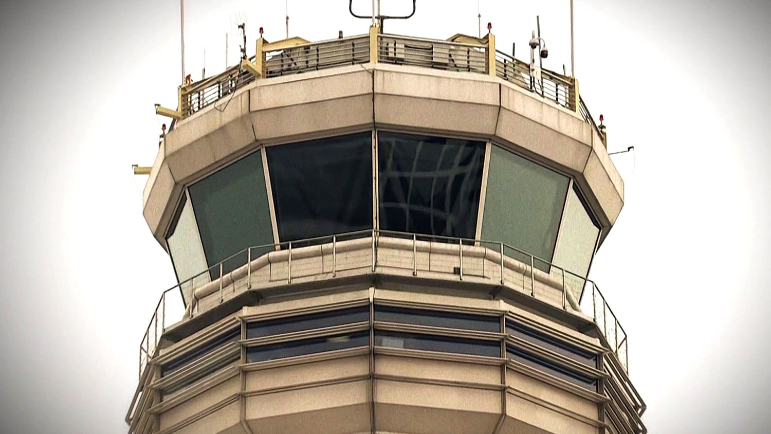 Air Traffic Controllers in Spotlight Following Troubling Incidents
