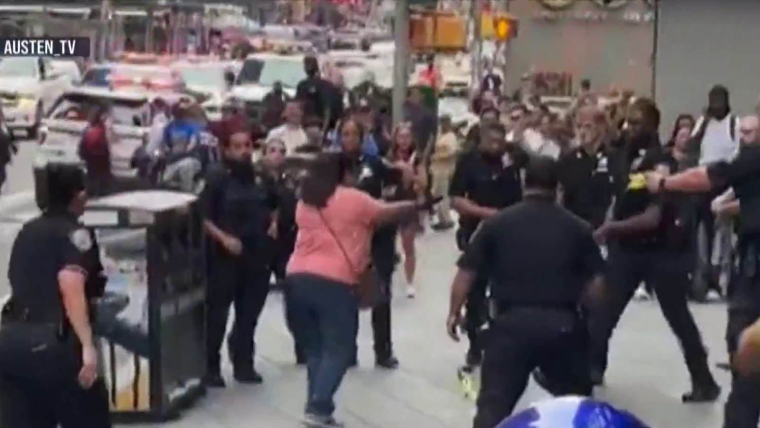 Suspect and female victim dead after Times Square stabbing spree