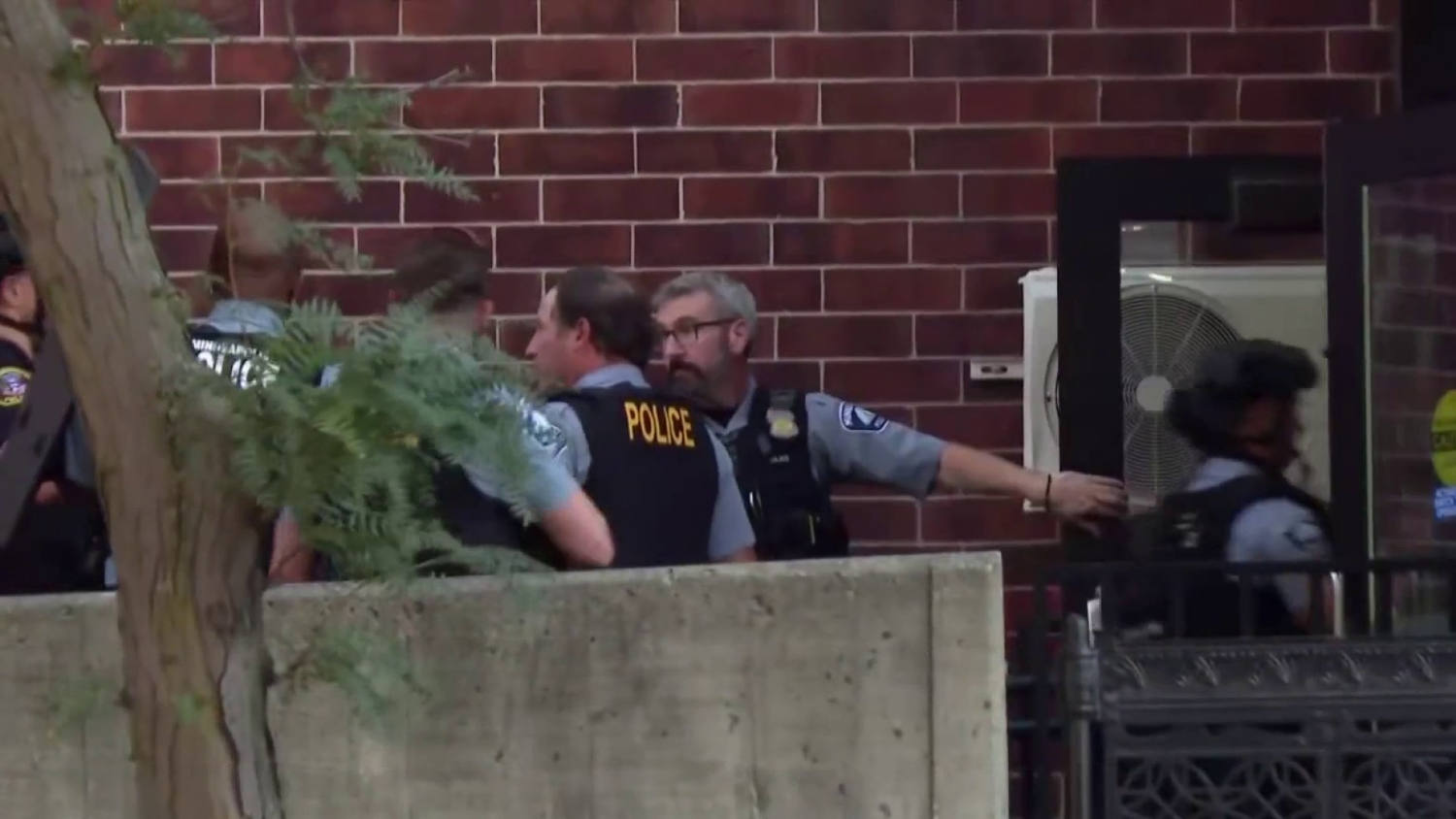 3 killed, including gunman, in Minneapolis mass shooting
