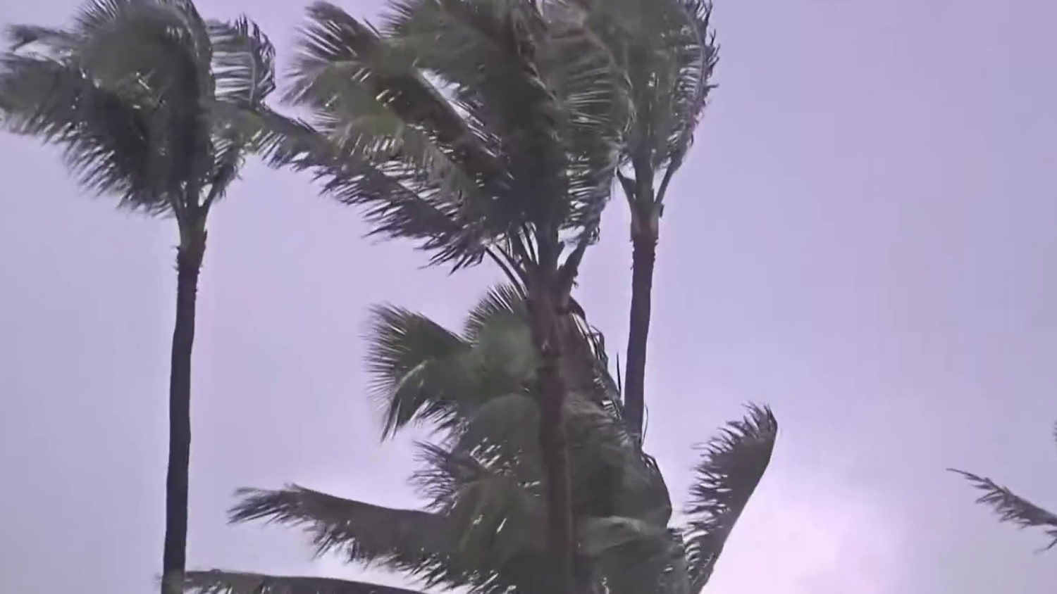 Hurricane Lowell barrels towards Hawaii