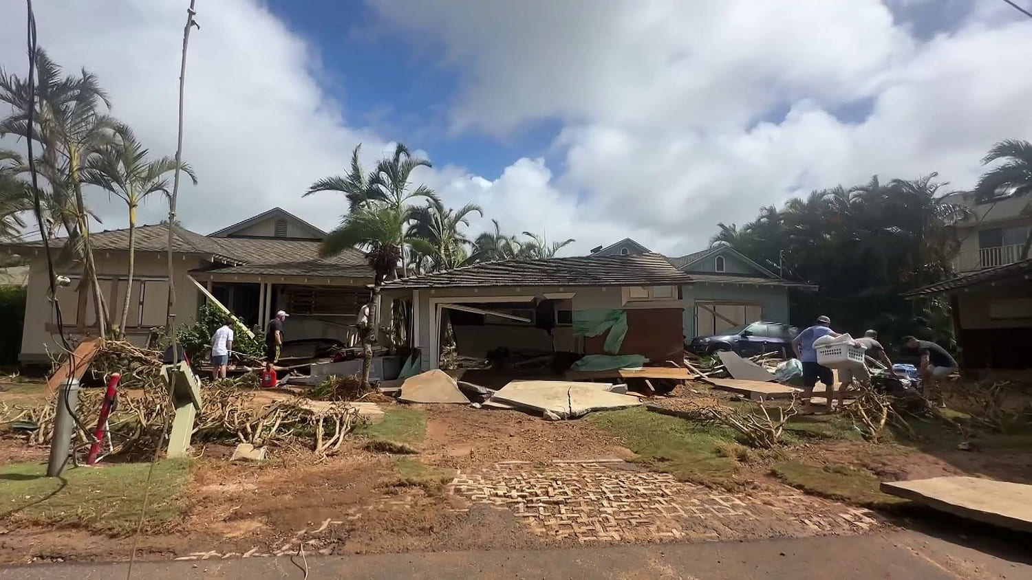 Clean Up Begins After Hurricane Lowell Slams Kauai