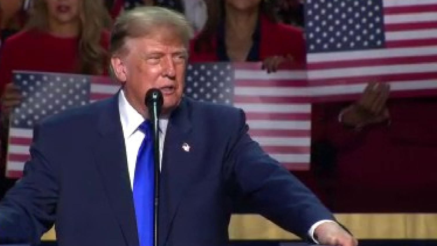 Trump claims U.S. adults will get a $5k ‘dividend’ if Republicans win the midterms