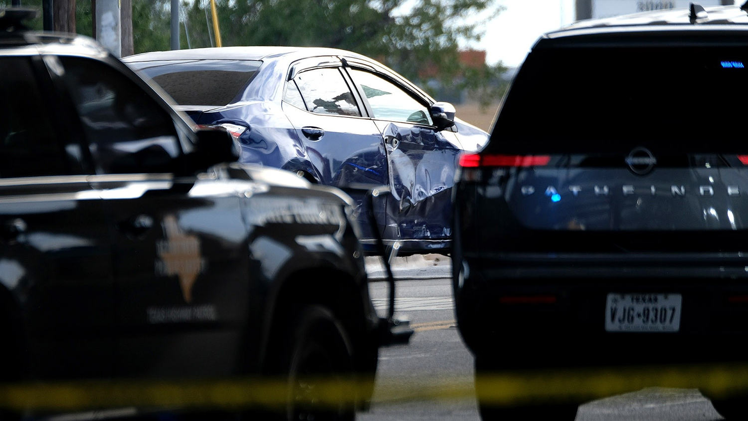 ICE Agent Shoots Food Delivery Driver in His Car