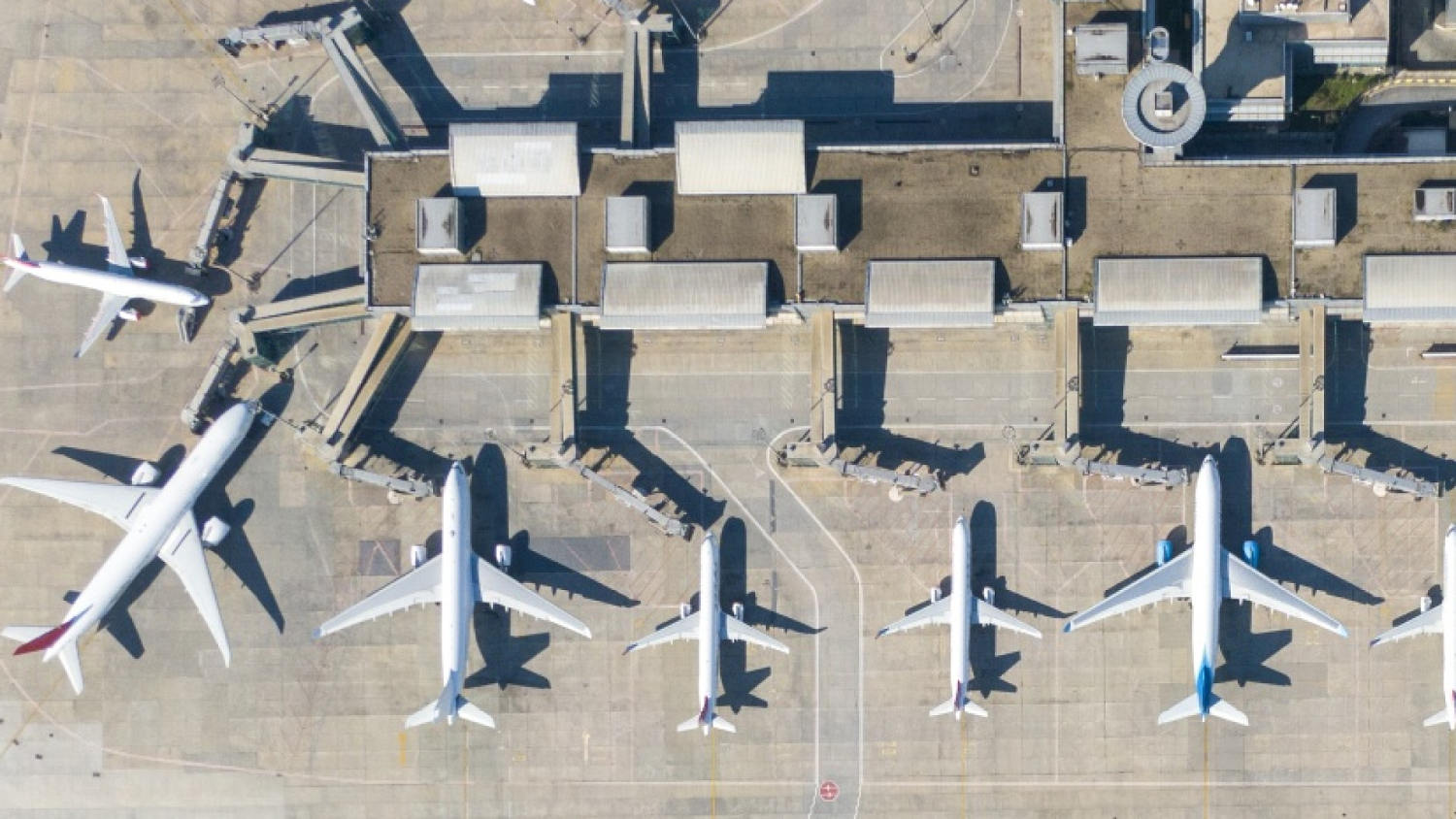 FAA orders ground stops at Newark, Philadelphia and Teterboro airports