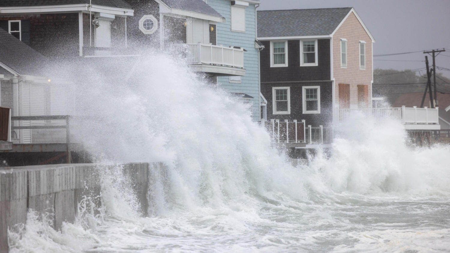 Powerful nor'easter lashes parts of the East Coast