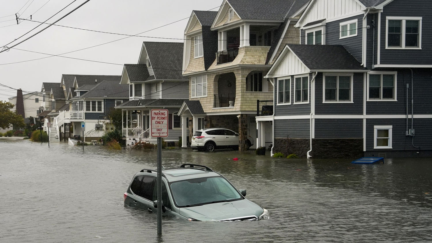 Nor’easter Lashes East Coast, Leaves Thousands Without Power