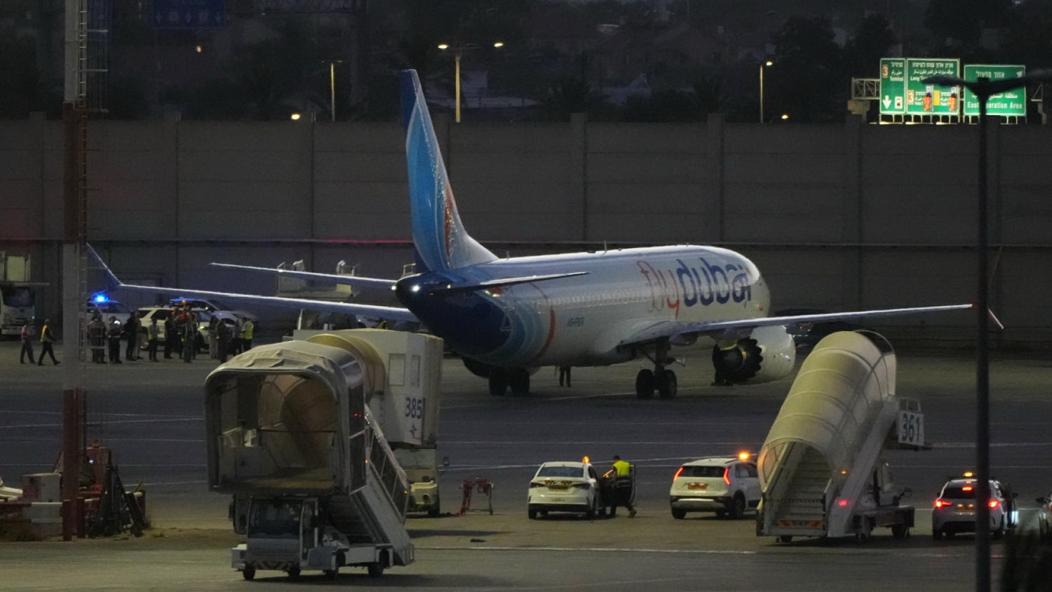 Netanyahu bildirir ki, pilot təyyarəni sükan altına almaq cəhdində digər pilotu bıçaqla yaralayıb