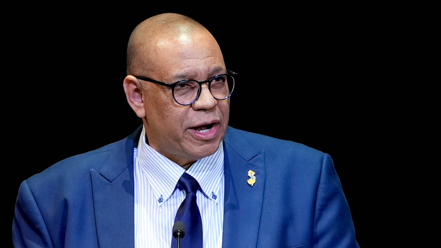 New Jersey governor calls on lieutenant governor to resign after investigation