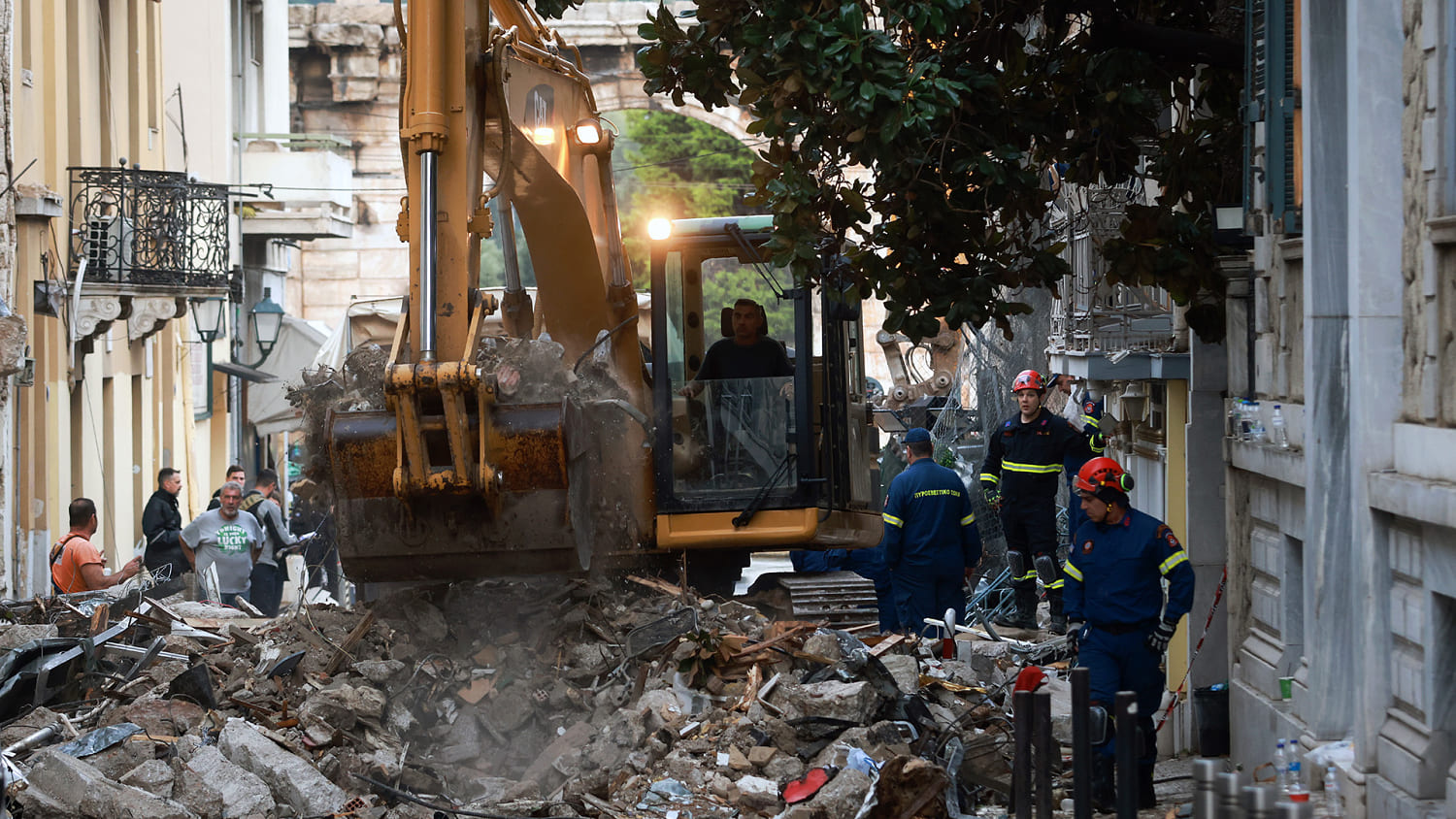 6 dead, including 4 Americans, in building collapse in Greece