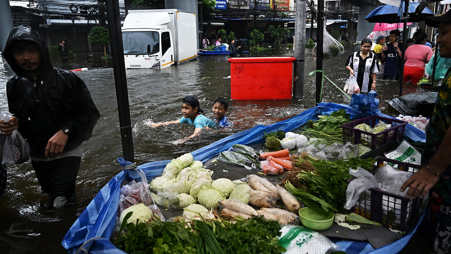 Flooded Bangkok street turns into a floating market