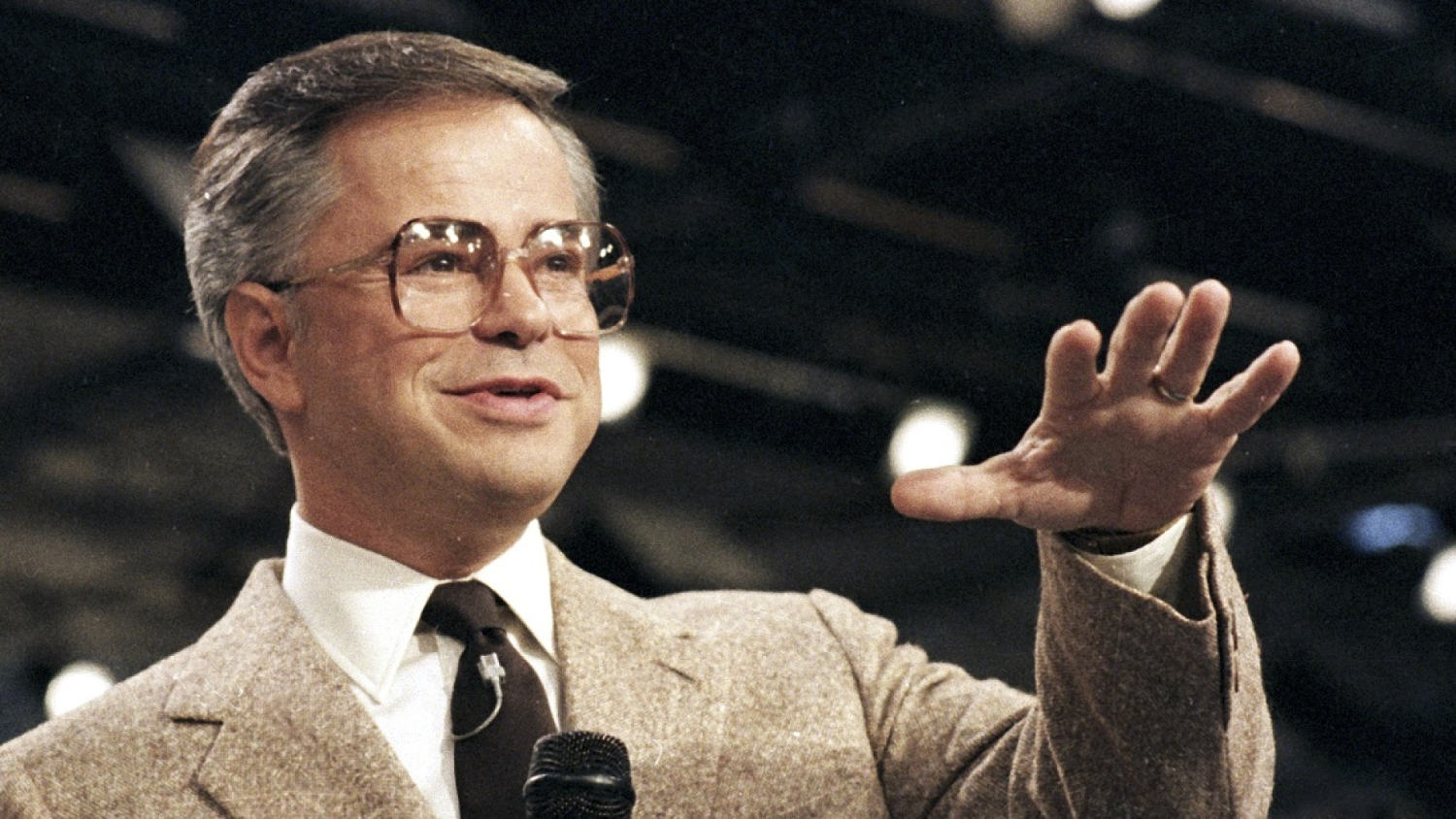 Televangelist Jim Bakker dies at age 86