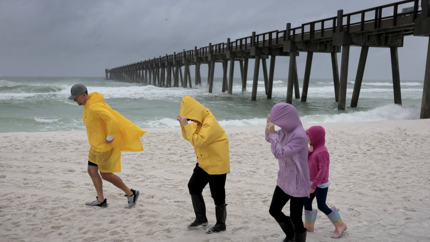 Florida y Alabama declaran emergencia ante la llegada del huracán Isaias a la costa del Golfo