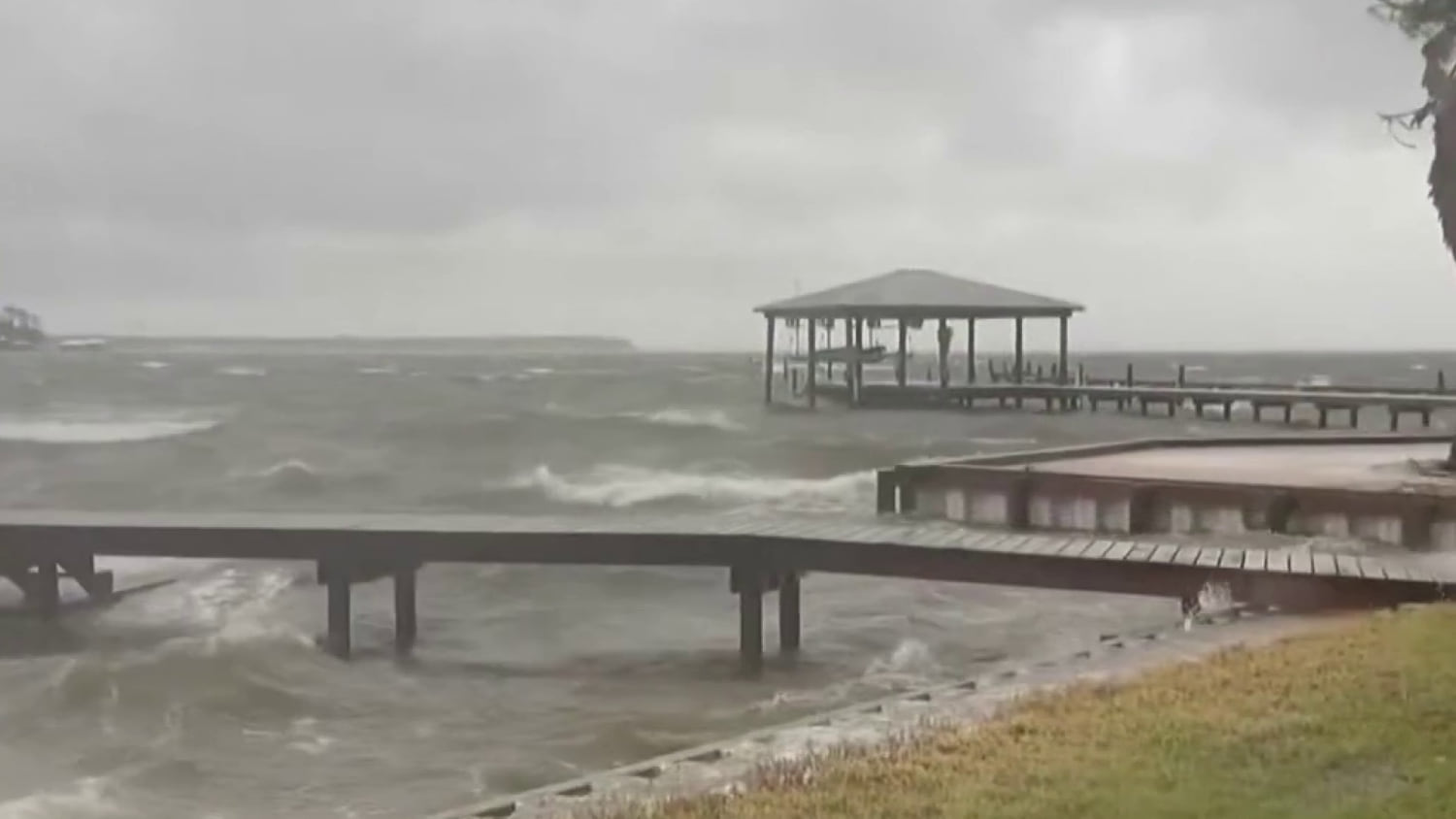 Alabama makes final preparations for Hurricane Isaias before landfall