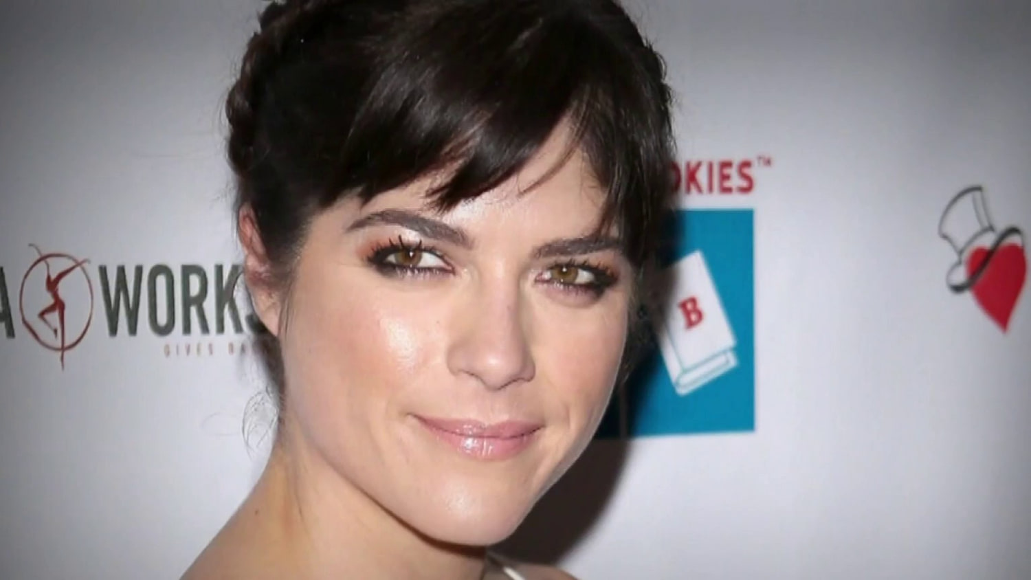 Selma Blair in custody after allegedly assaulting flight attendants