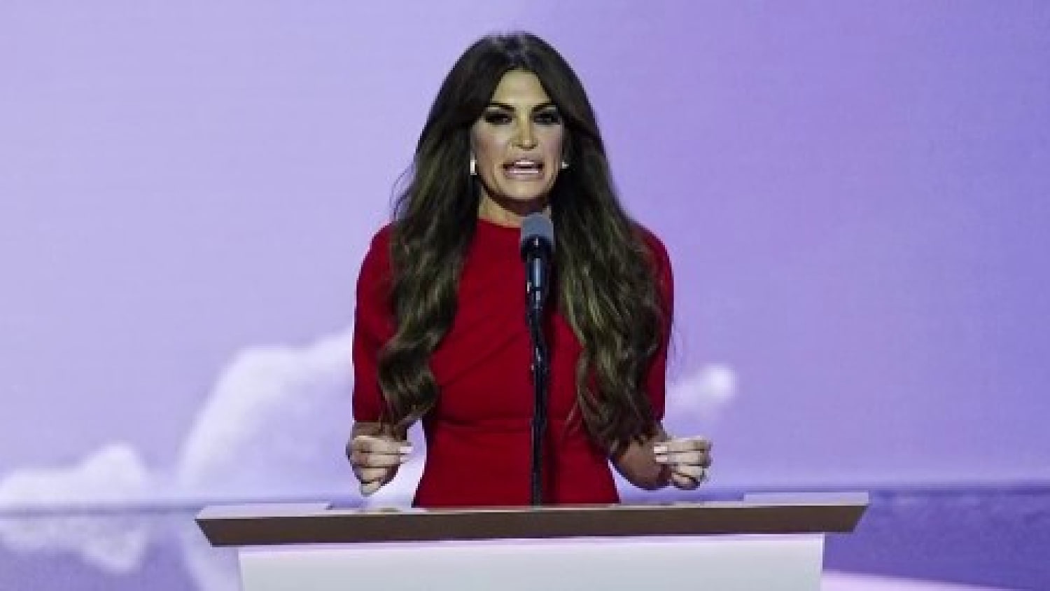 米国の駐ギリシャ大使キンバリー・ギルフォイル氏、不適切行為の疑惑の中で辞任