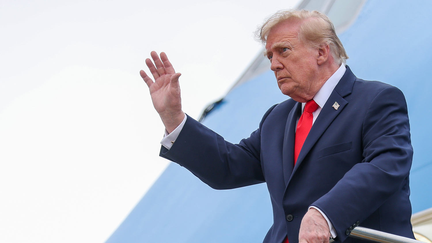 Trump delivers campaign remarks in Alabama