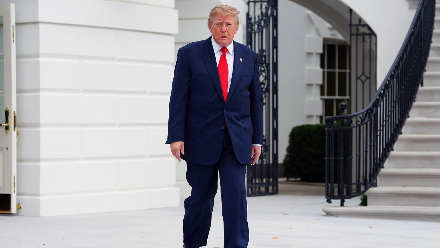 Trump signs executive order on women's health