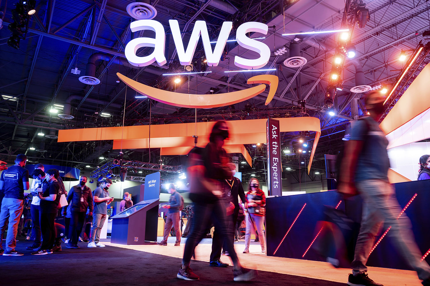 Major outage takes leading websites and services offline