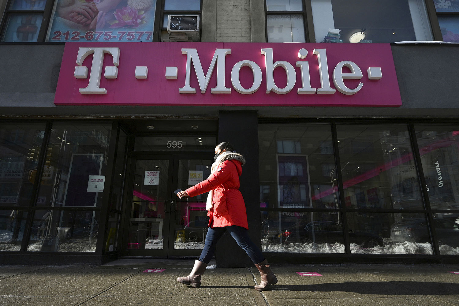 T-Mobile sued after employee stole nude images from customer phone during trade-in