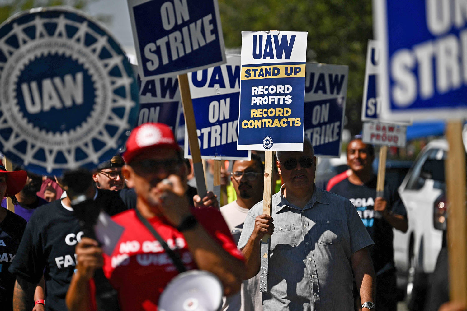 UAW leadership holds off on new strikes as Big Three talks continue