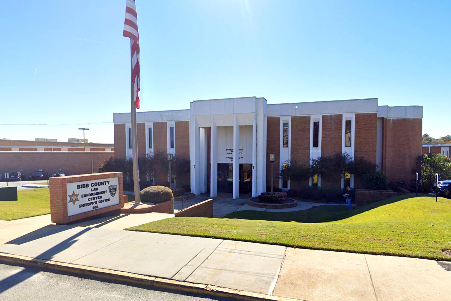 4 inmates, including murder suspect, escape from jail