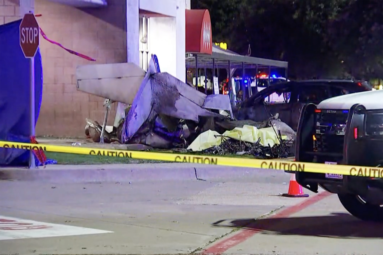 Pilot killed crash in shopping center parking lot in Plano, Texas ...