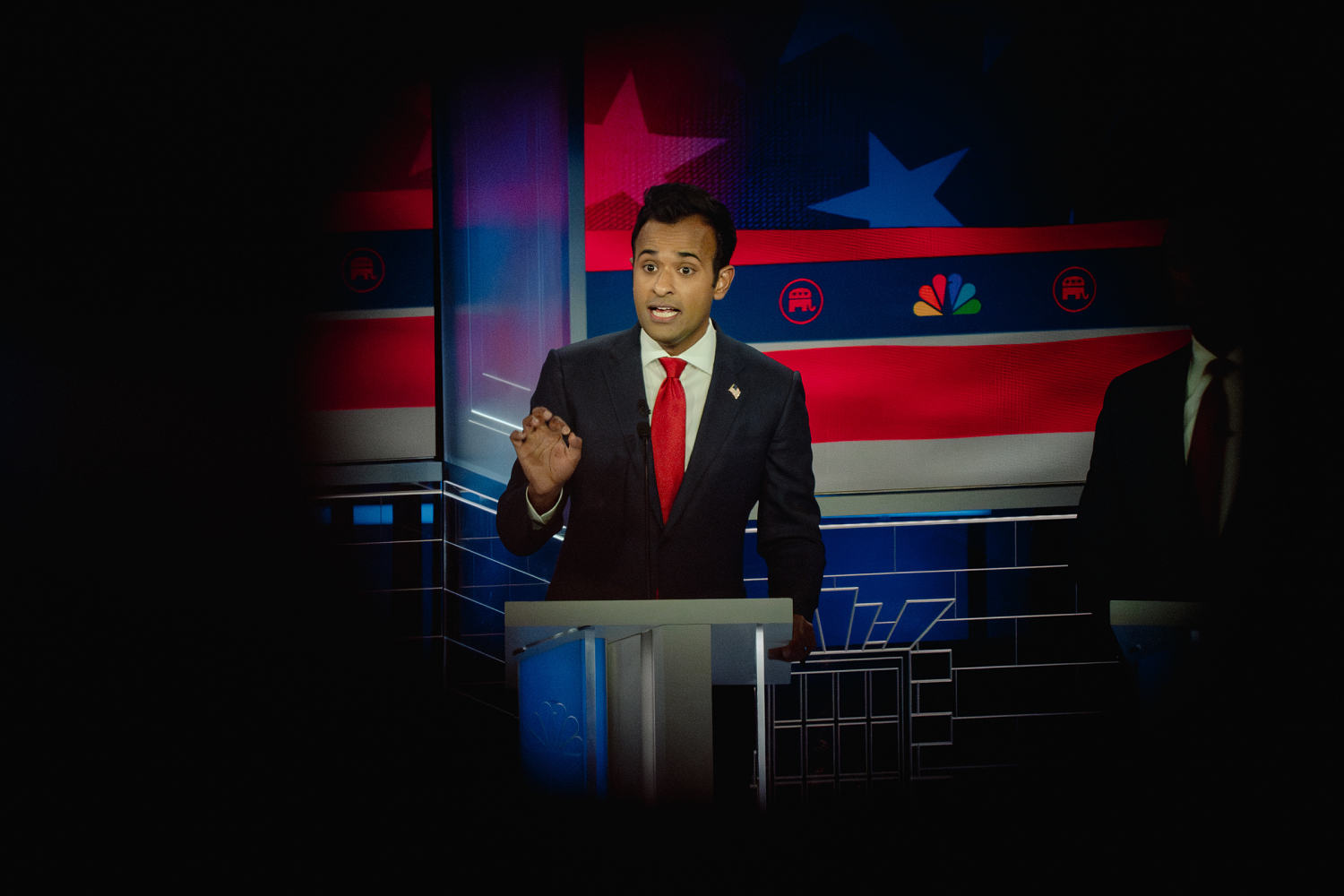 Vivek Ramaswamy's campaign stops all TV ad spending less than a month before Iowa and New Hampshire