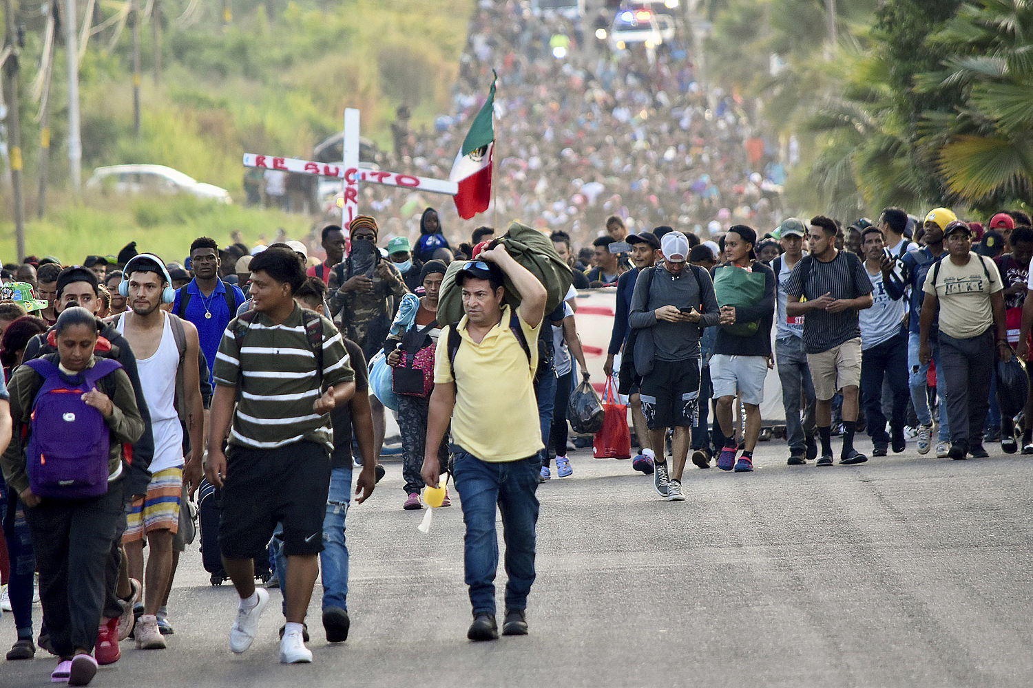 Migrant caravan heads toward U.S. southern border ahead of Blinken's trip to Mexico 1