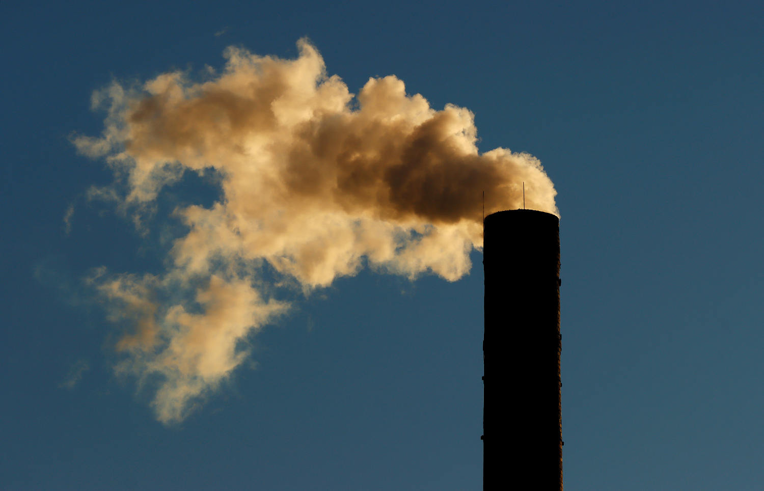 Good news, bad news: U.S. emissions shrank last year, but very slowly