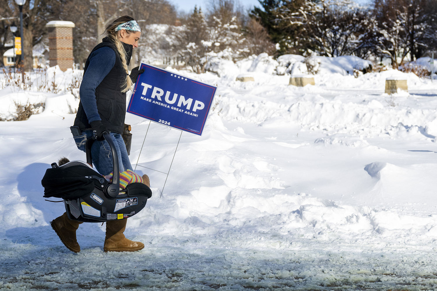 GOP presidential candidates brave cold weather and get final endorsements on eve of Iowa caucuses