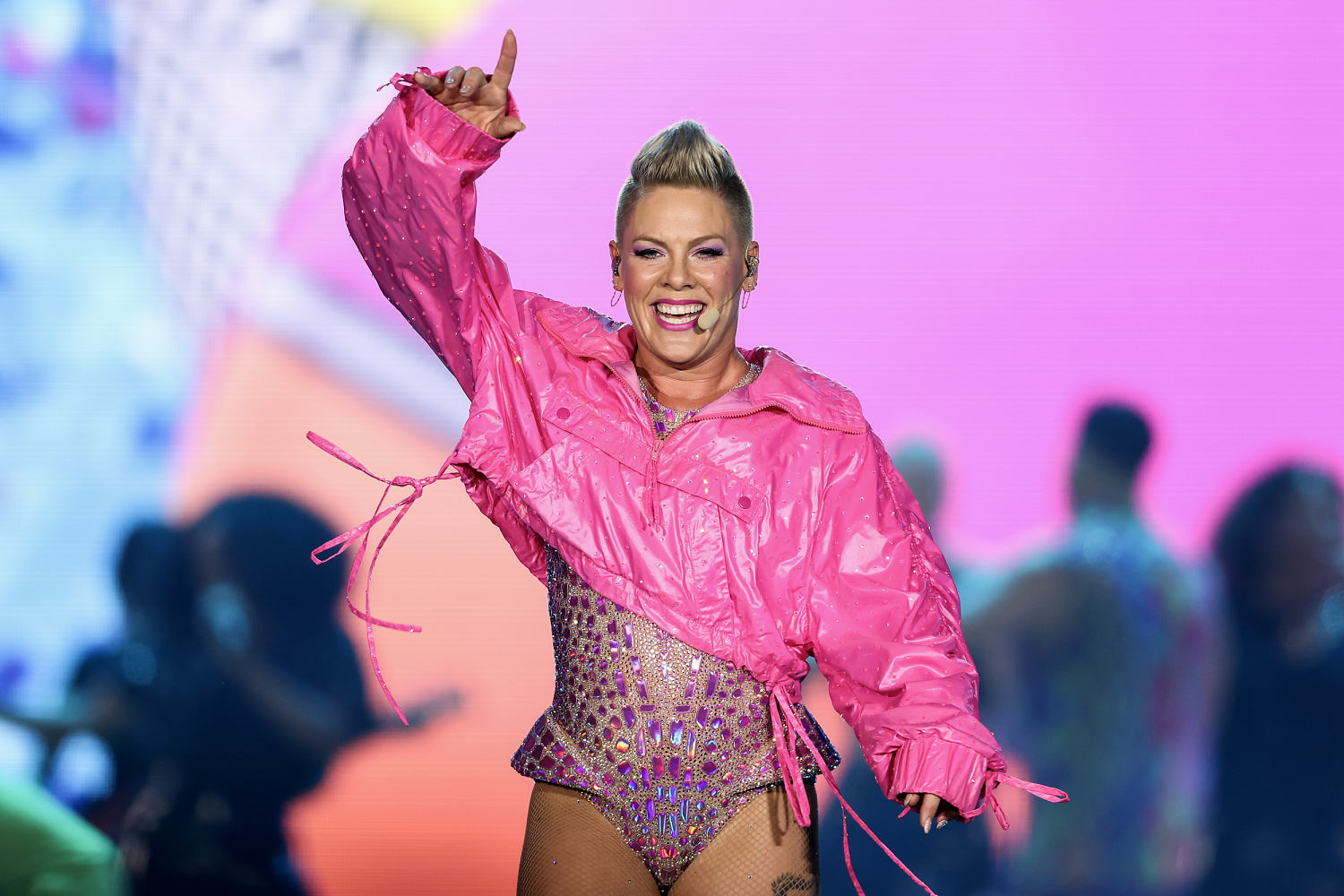 Pink stops Sydney concert after fan goes into labor