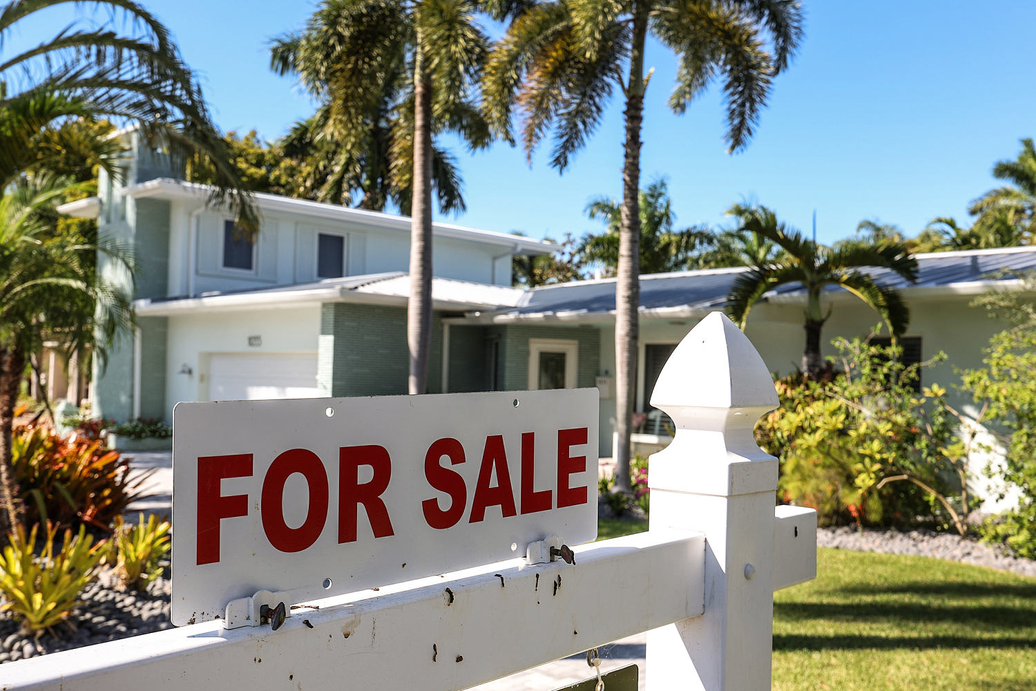 Court blocks Florida law barring Chinese citizens from owning property