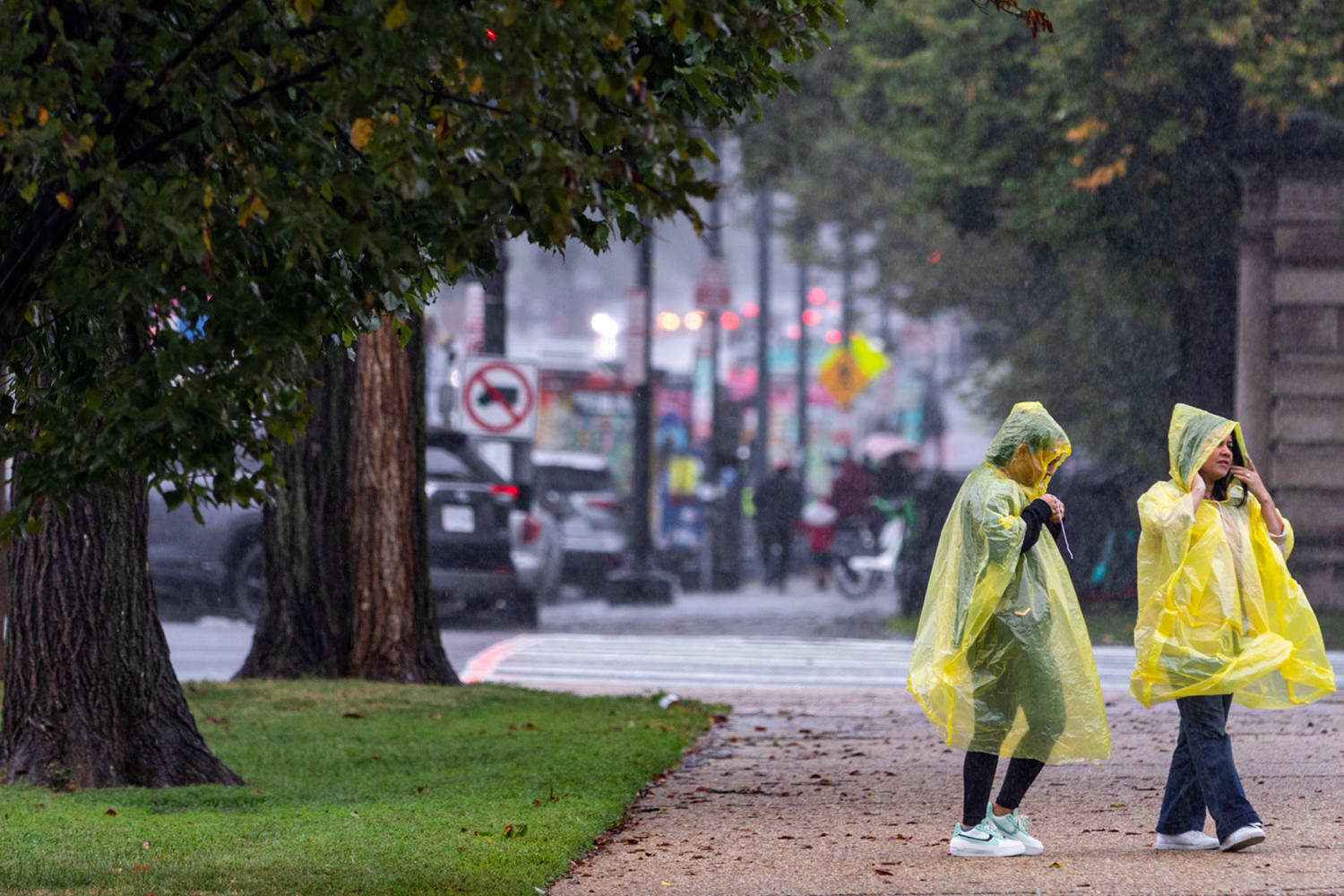 Powerful storm moving east as the D.C.-to-Boston corridor braces for rush-hour rain