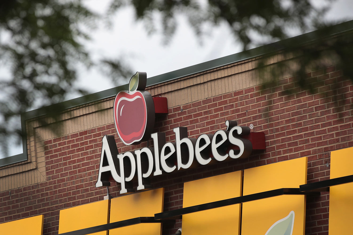 Applebee's owner plots turnaround to lure back fast-food customers and home cooks