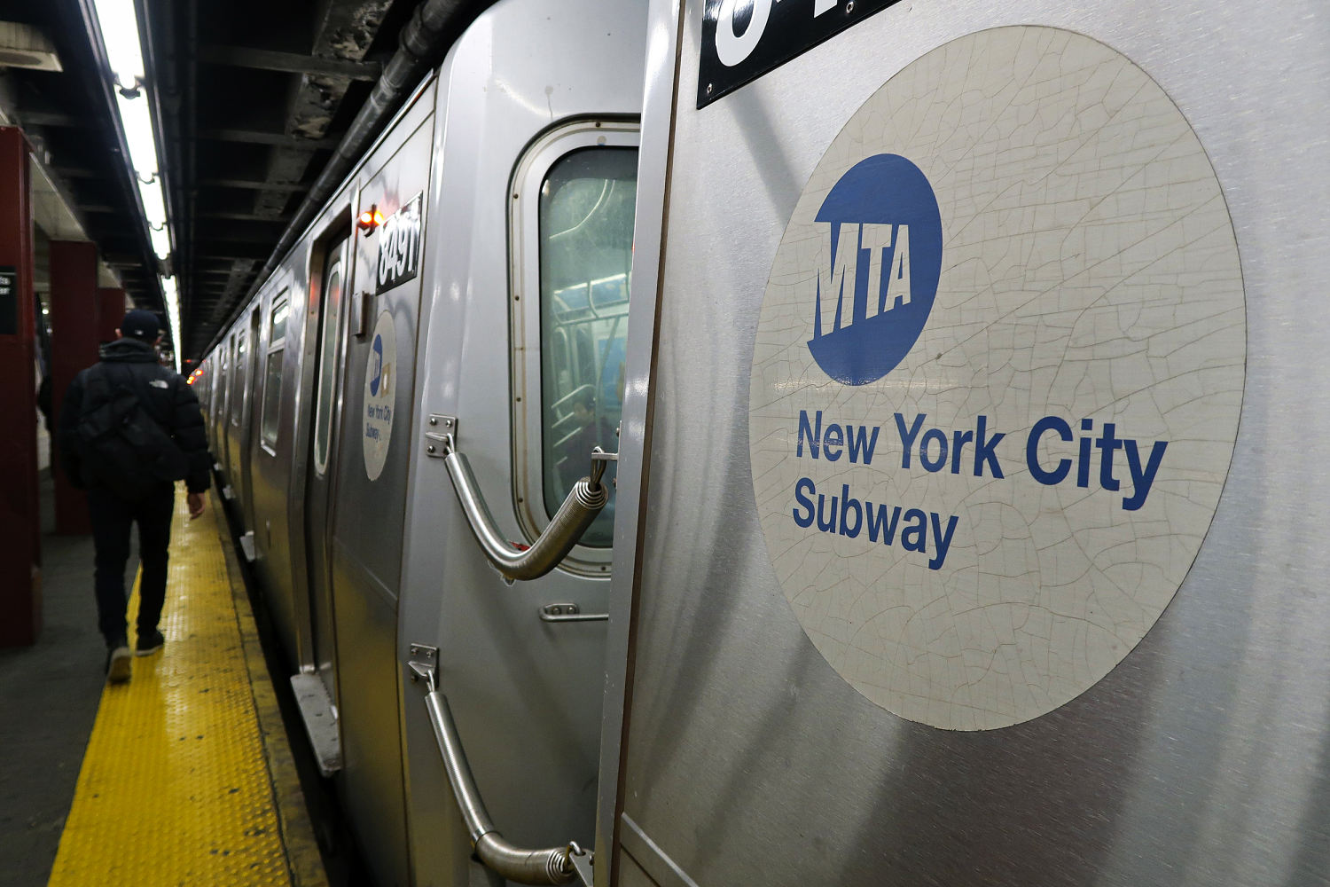 Woman’s feet amputated after boyfriend allegedly shoves her in front of NYC train