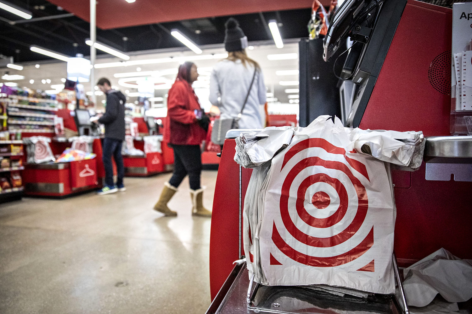 Target to limit self-checkout to 10 items or fewer as Walmart also adjusts