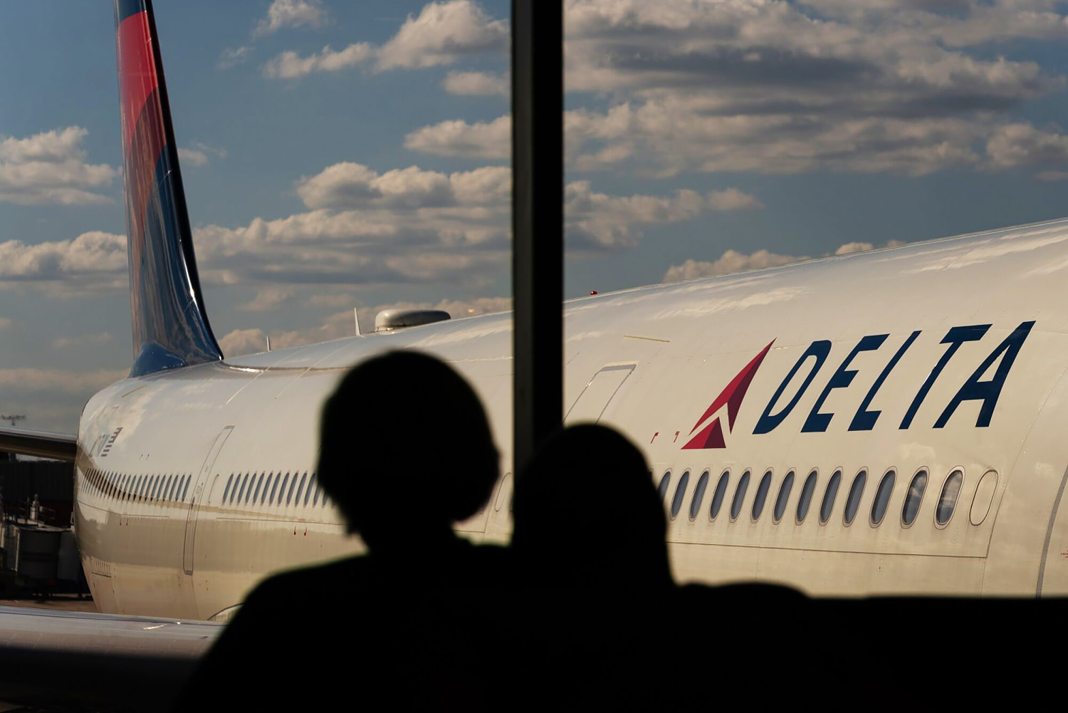 How Delta made itself America’s luxury airline — and what United wants to do about it  
