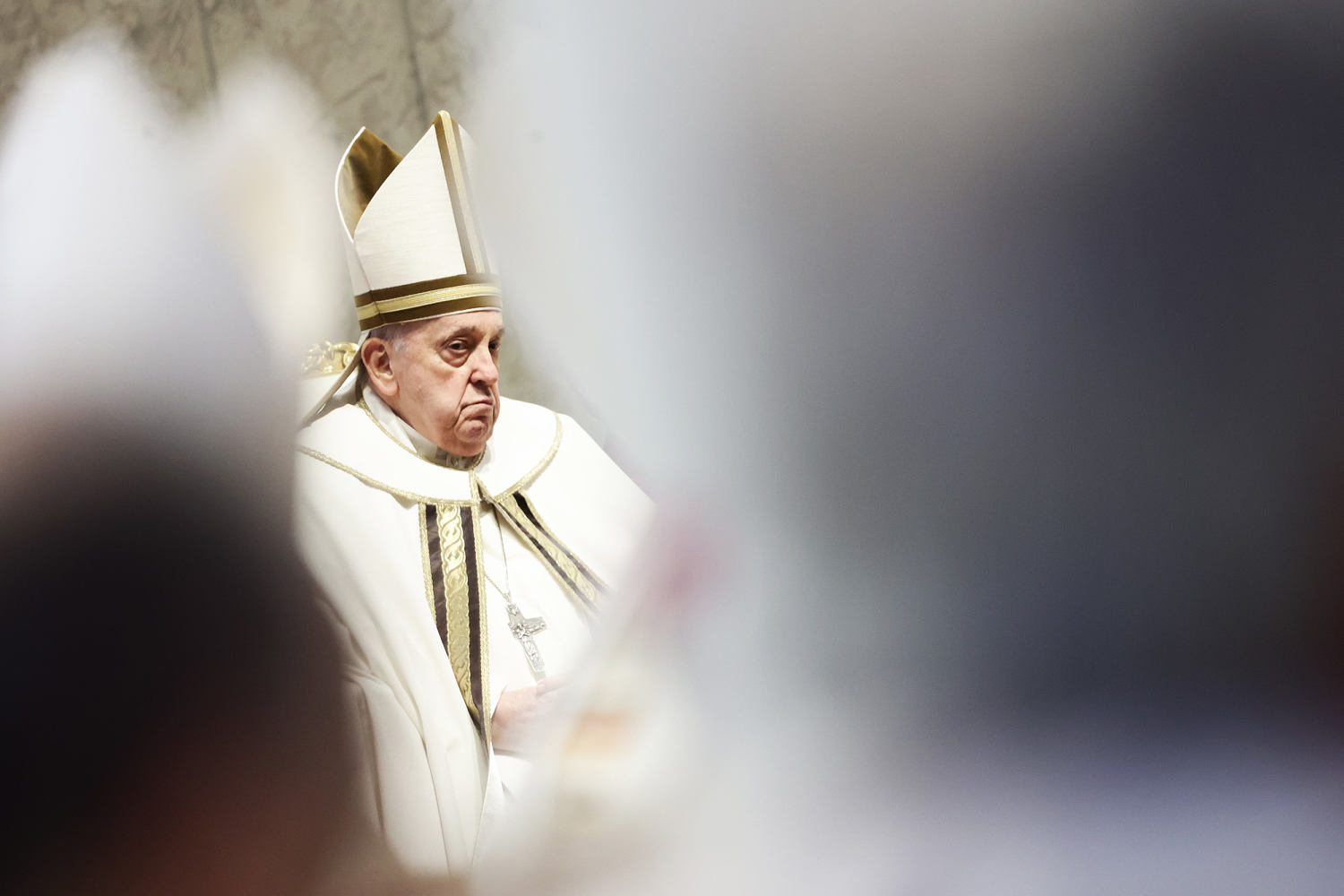 Pope, looking strong, issues lengthy marching orders to priests during Holy Thursday Mass