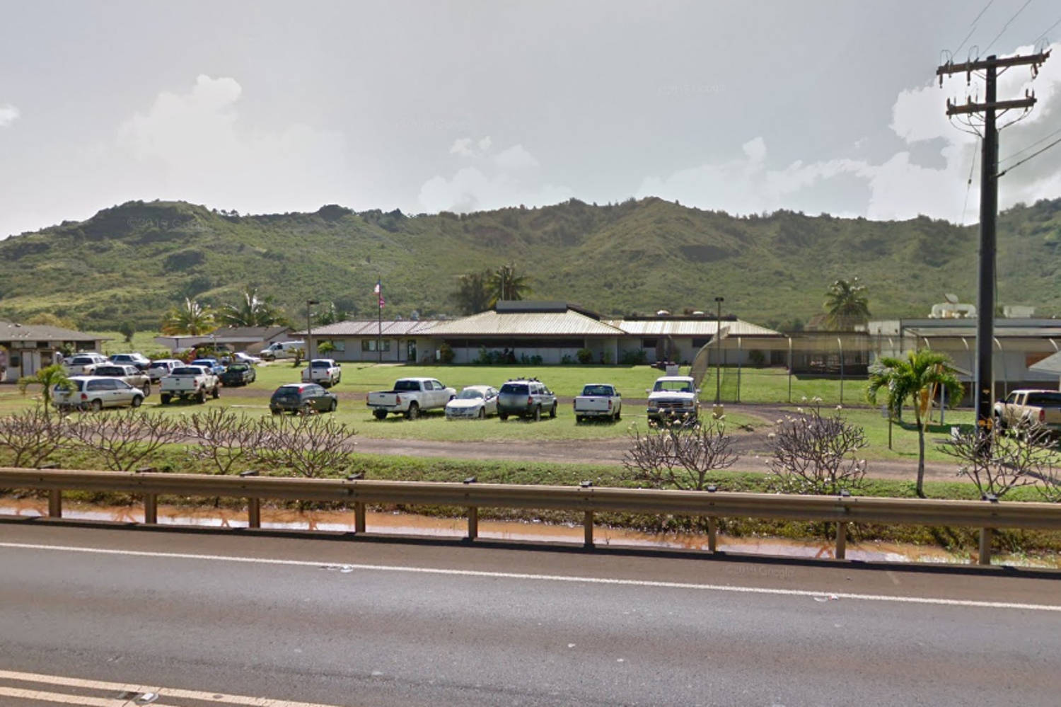 Man who escaped Hawaii jail and was struck by a vehicle dies from his injuries