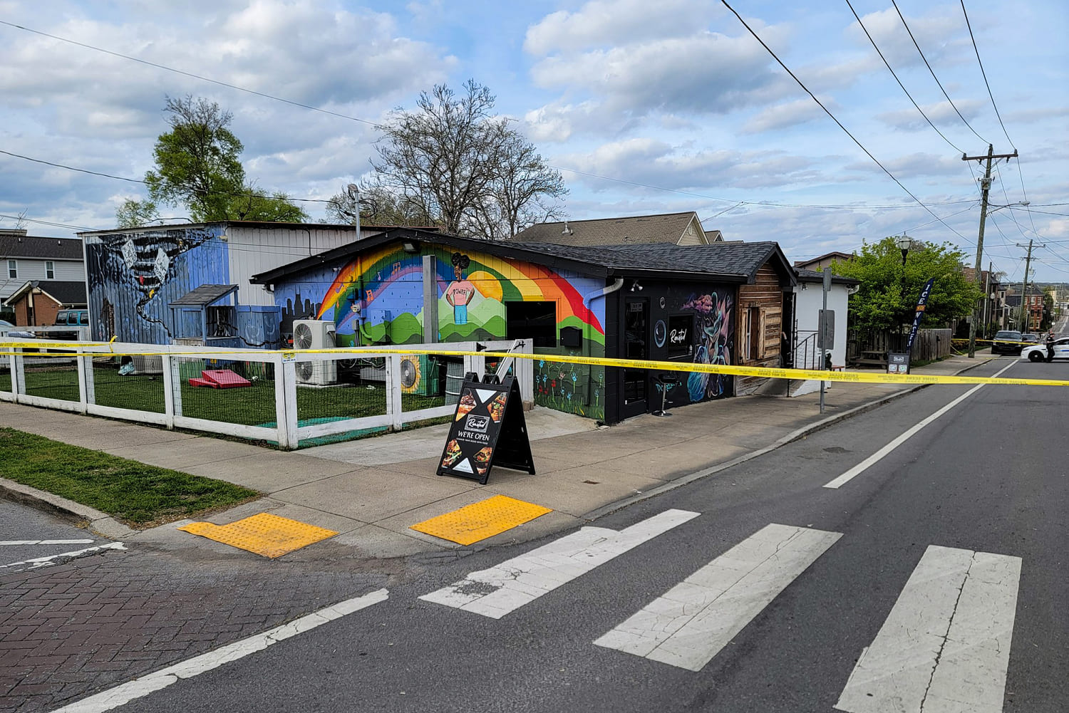 Easter brunch shooting leaves 1 dead and several injured in Nashville; gunman at large