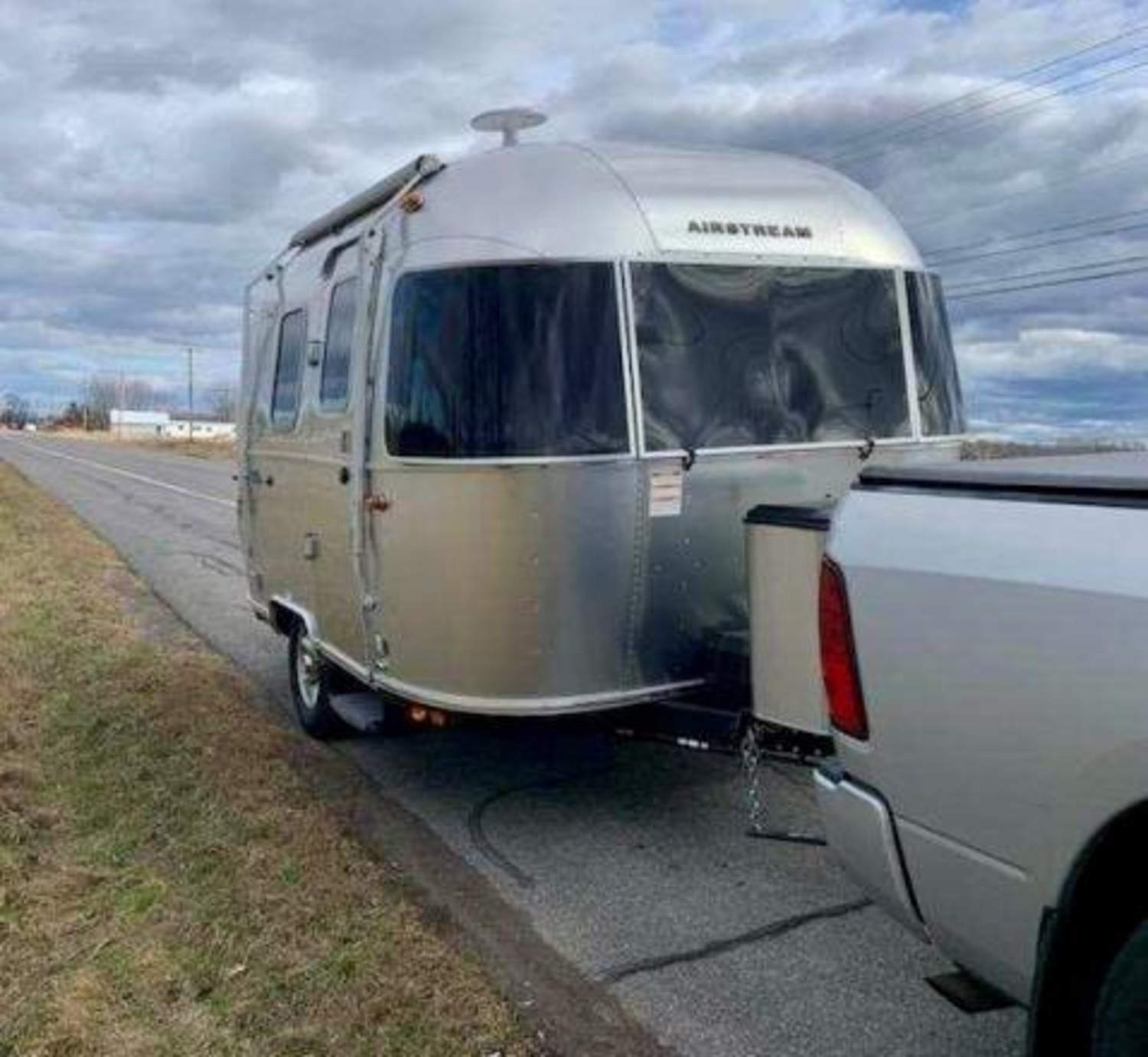 New York pediatrician dies after falling from moving Airstream trailer during family trip